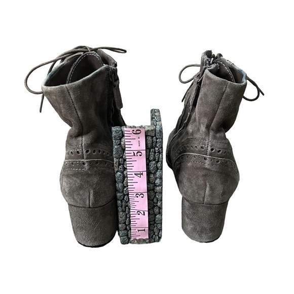 Tahari Gray Joshua Suede Block Heel Ankle Booties Size 9 Women’s - Picture 8 of 10